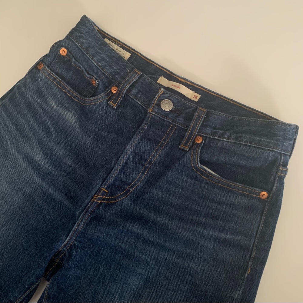 Levis Wedgie straight leg!